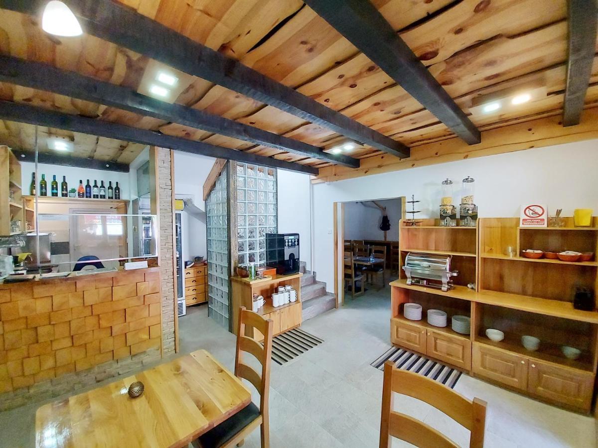 民族大厦酒店 耶泽尔采 外观 照片